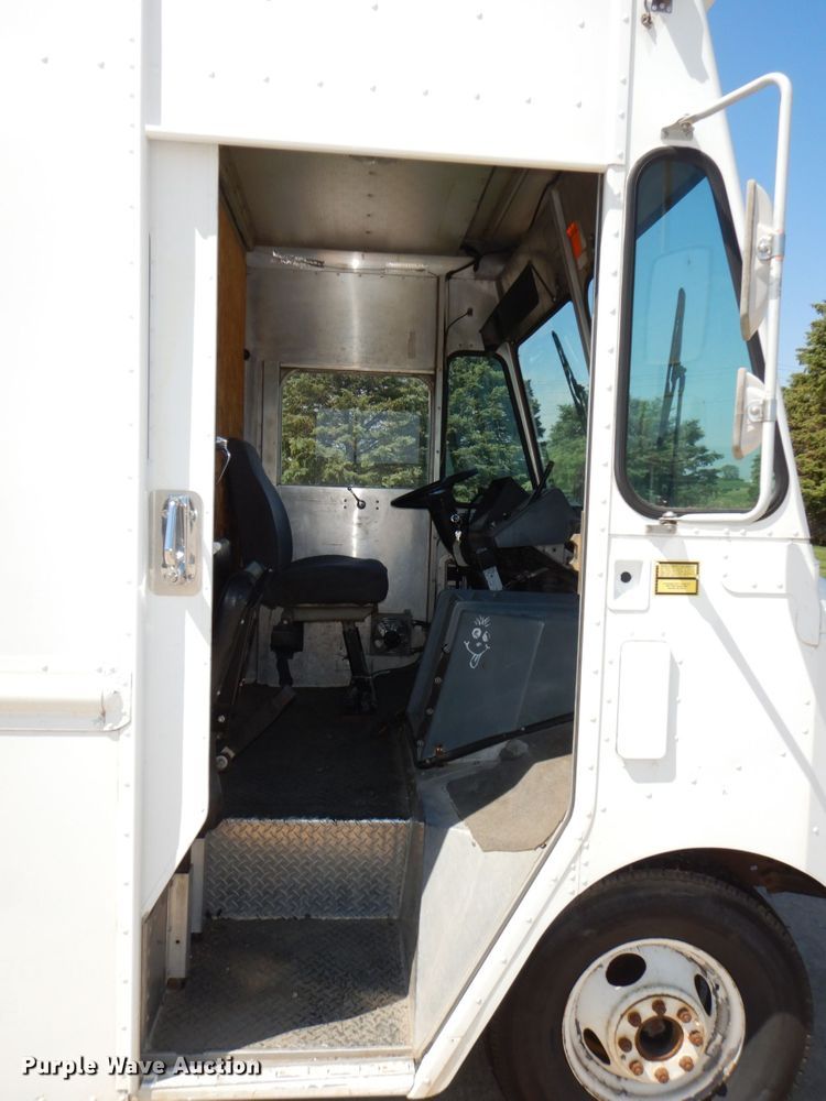 image for item DM2301 1991 Chevrolet P30  delivery truck