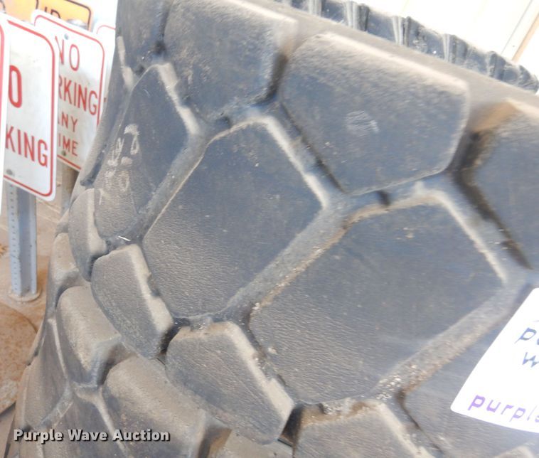 image for item DN0387 (5) skid steer tires