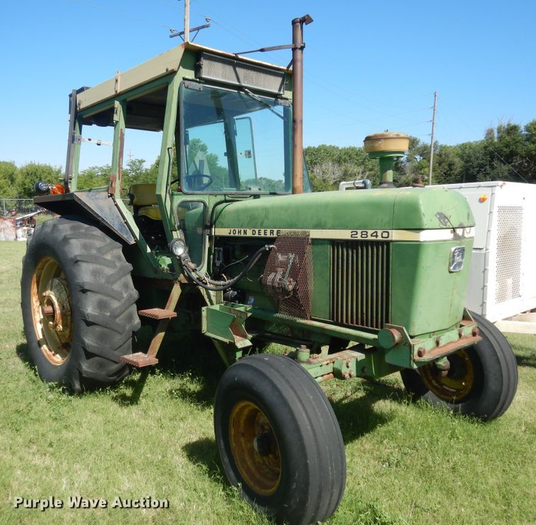 image for item DN1581 John Deere 2840  tractor
