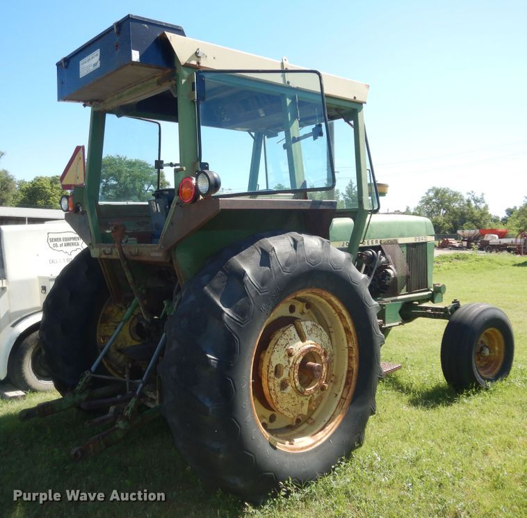 image for item DN1581 John Deere 2840  tractor