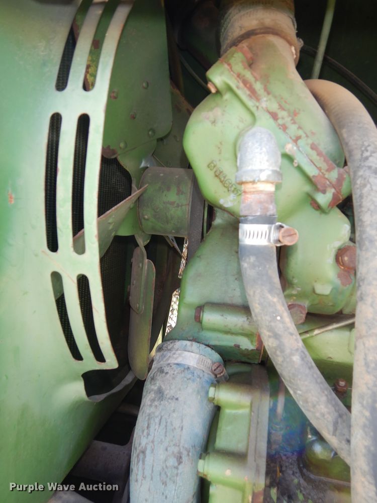 image for item DN1581 John Deere 2840  tractor