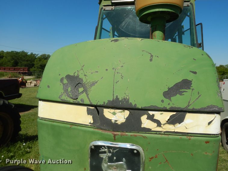 image for item DN1581 John Deere 2840  tractor