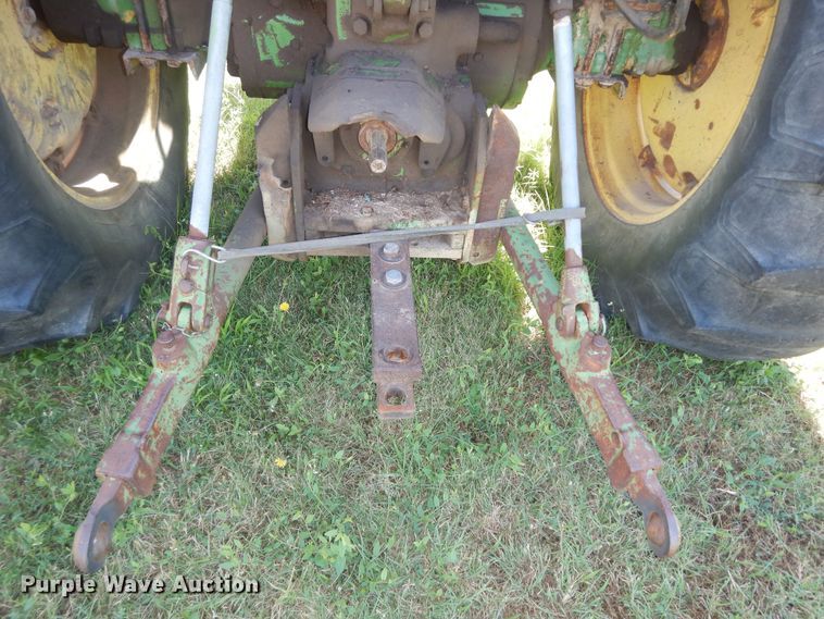 image for item DN1581 John Deere 2840  tractor
