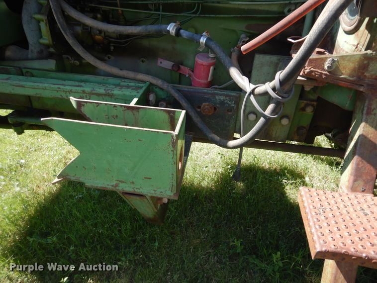 image for item DN1581 John Deere 2840  tractor