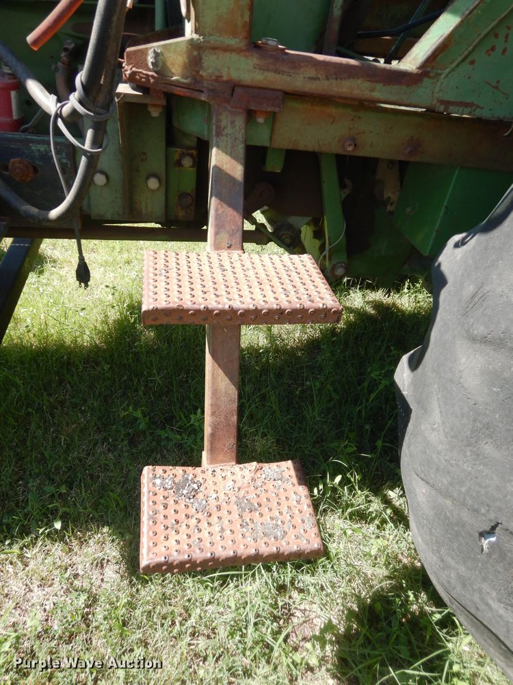 image for item DN1581 John Deere 2840  tractor