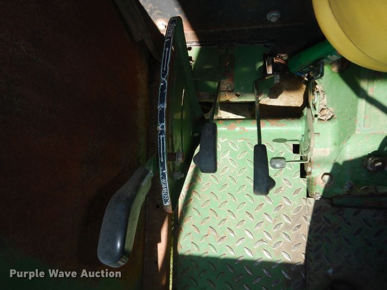 image for item DN1581 John Deere 2840  tractor