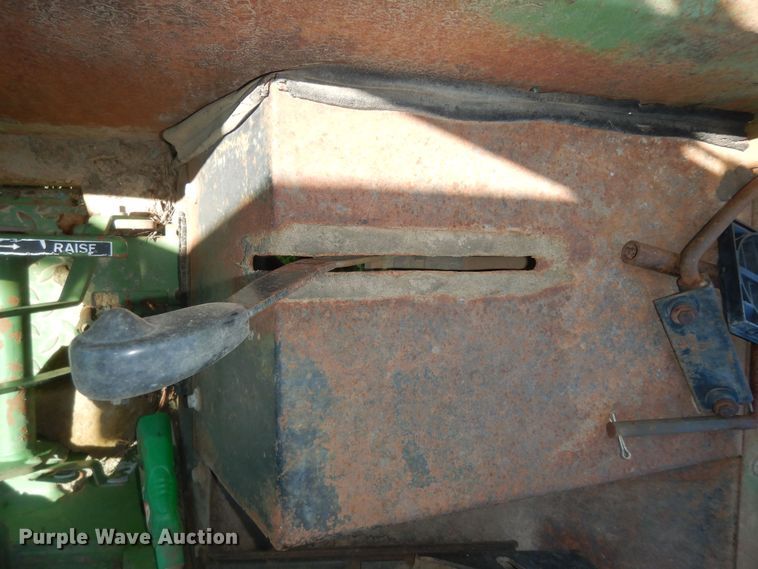 image for item DN1581 John Deere 2840  tractor