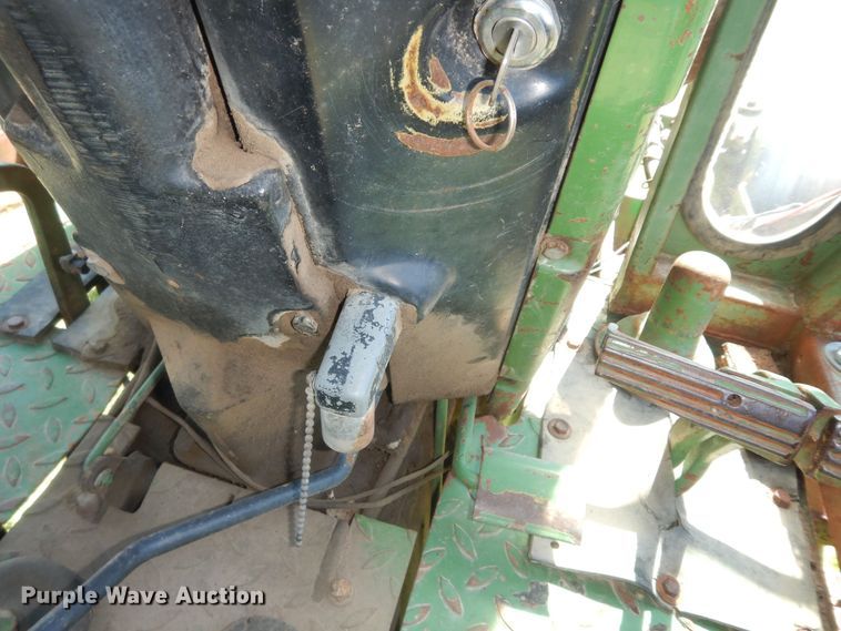 image for item DN1581 John Deere 2840  tractor