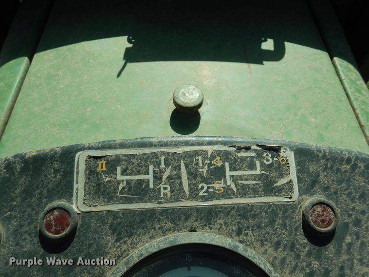 image for item DN1581 John Deere 2840  tractor