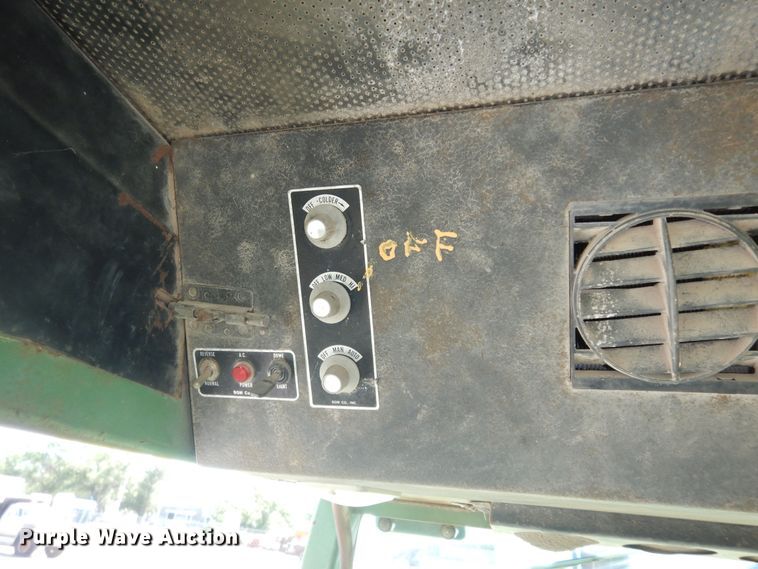 image for item DN1581 John Deere 2840  tractor