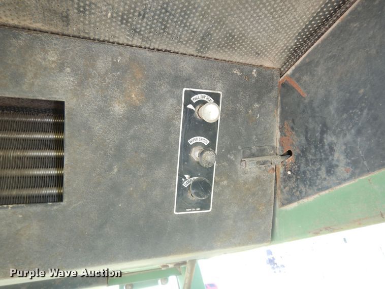 image for item DN1581 John Deere 2840  tractor