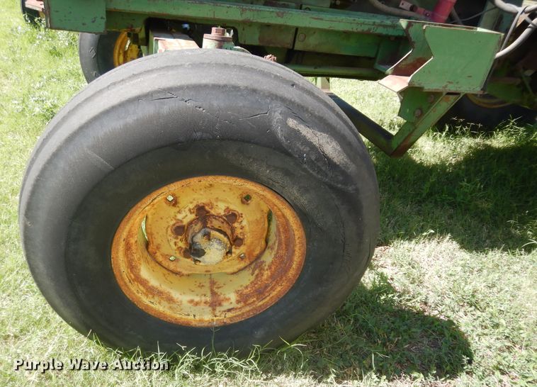 image for item DN1581 John Deere 2840  tractor