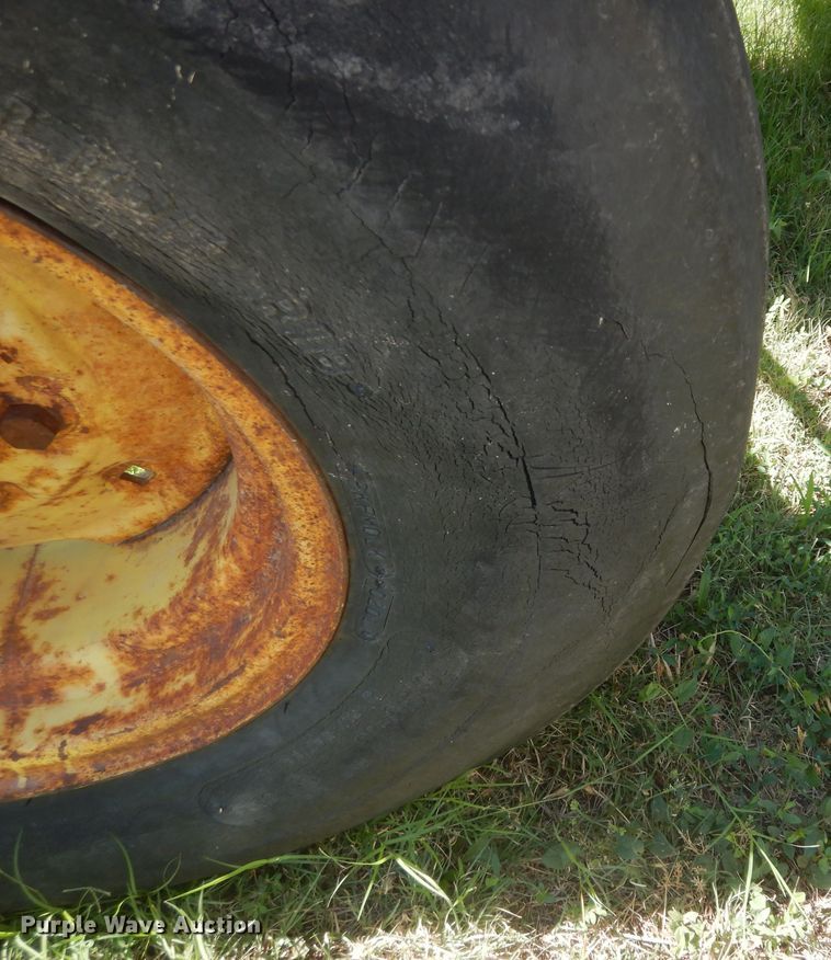 image for item DN1581 John Deere 2840  tractor