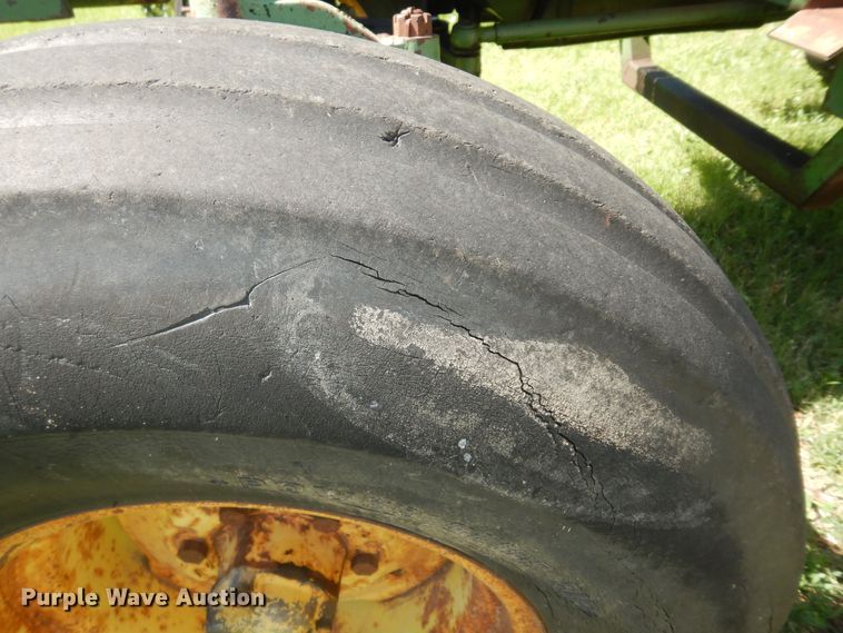 image for item DN1581 John Deere 2840  tractor