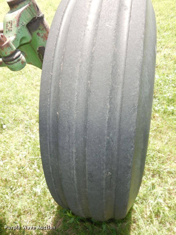 image for item DN1581 John Deere 2840  tractor