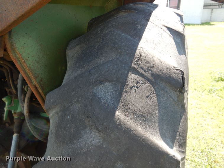 image for item DN1581 John Deere 2840  tractor