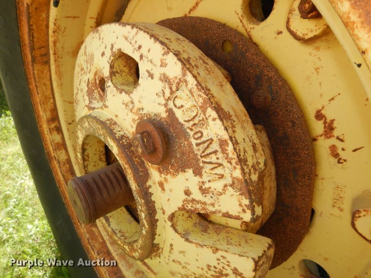 image for item DN1581 John Deere 2840  tractor