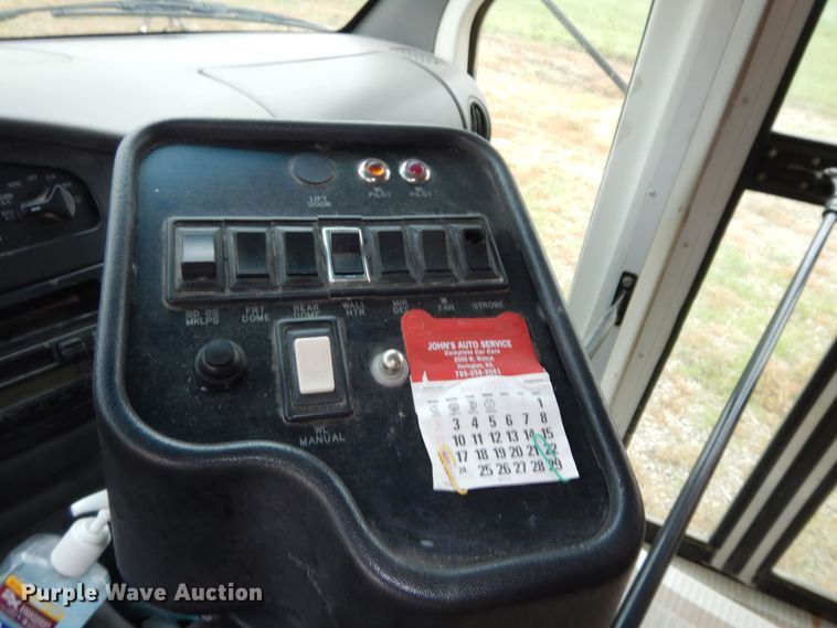 image for item DN1596 2003 Ford E450 Super Duty  school bus