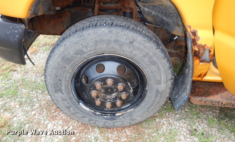 image for item DN1596 2003 Ford E450 Super Duty  school bus