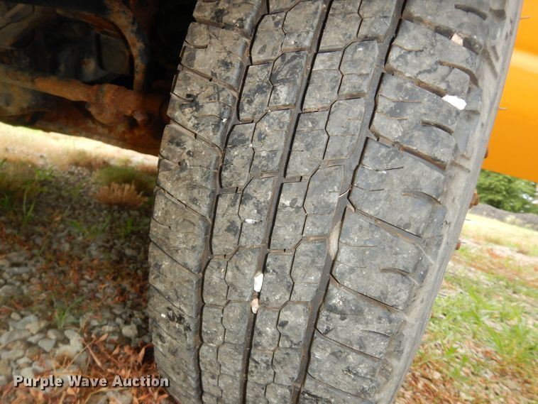 image for item DN1596 2003 Ford E450 Super Duty  school bus