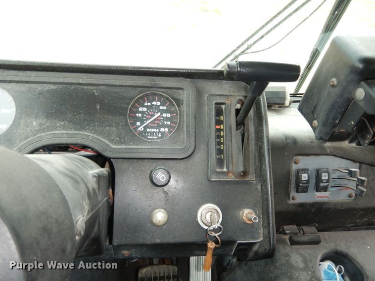 image for item DN1607 1998 Thomas  bus