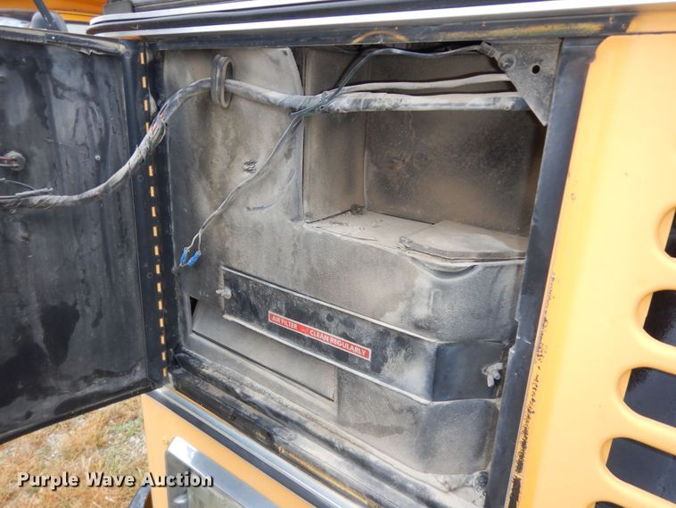 image for item DN1607 1998 Thomas  bus