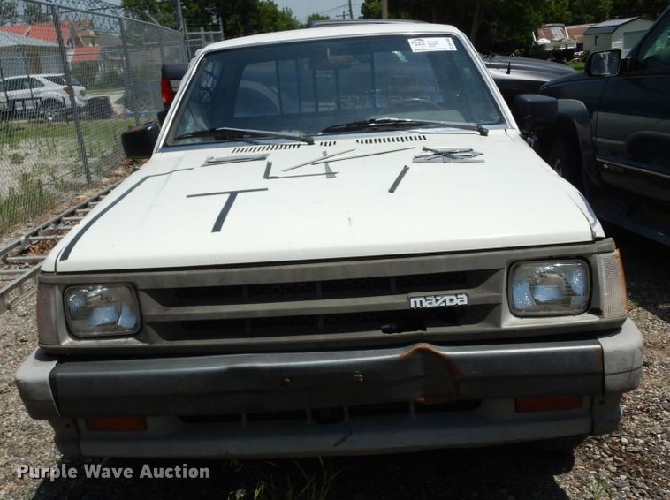 image for item DN1608 1987 Mazda B2000  pickup truck