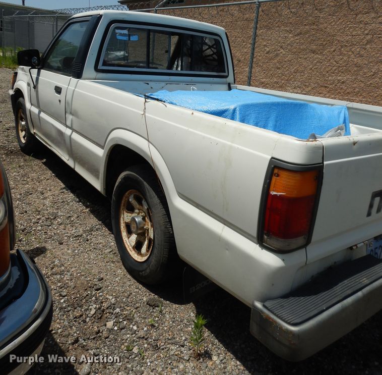 image for item DN1608 1987 Mazda B2000  pickup truck