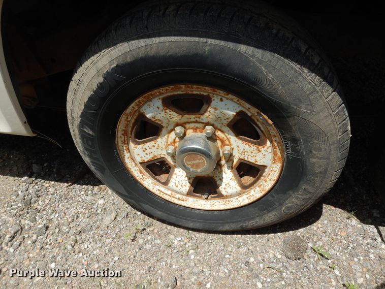 image for item DN1608 1987 Mazda B2000  pickup truck