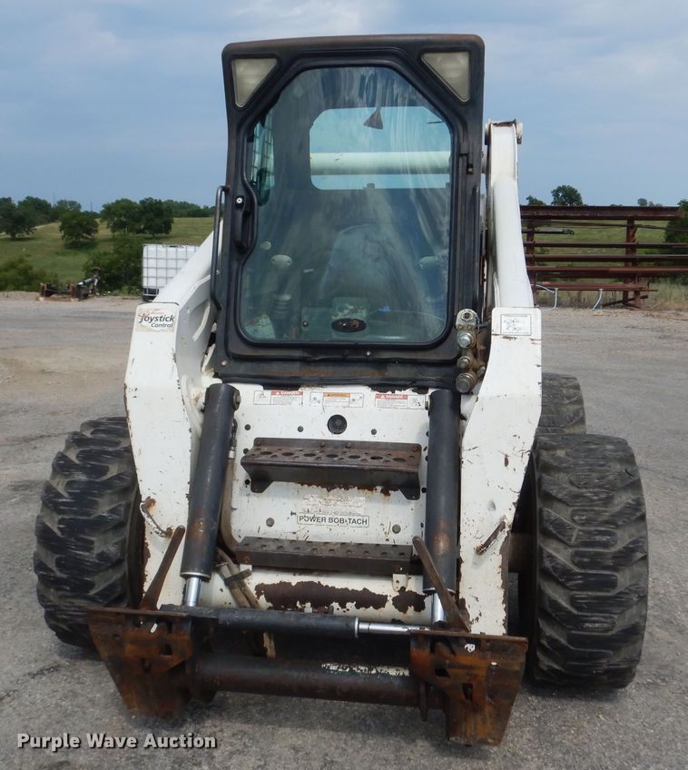 image for item DN1621 2004 Bobcat S250  skid steer loader