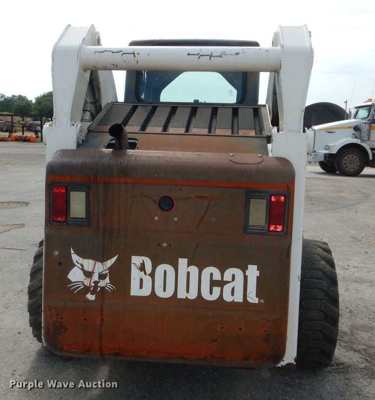 image for item DN1621 2004 Bobcat S250  skid steer loader