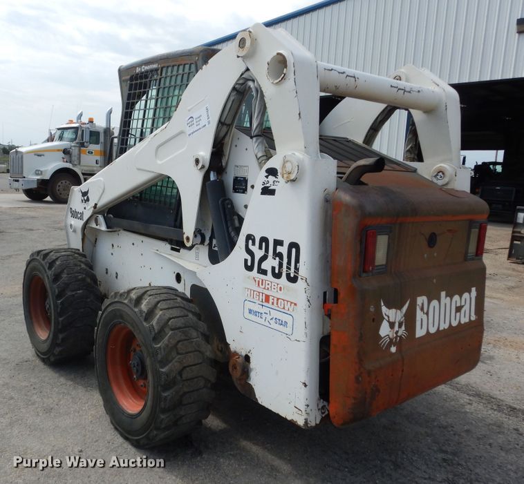 image for item DN1621 2004 Bobcat S250  skid steer loader