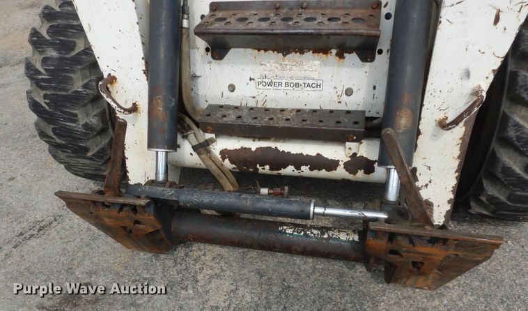 image for item DN1621 2004 Bobcat S250  skid steer loader