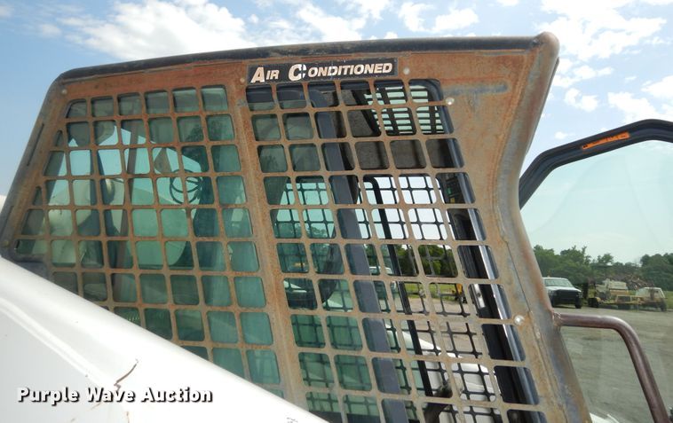 image for item DN1621 2004 Bobcat S250  skid steer loader