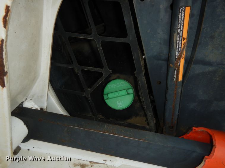 image for item DN1621 2004 Bobcat S250  skid steer loader