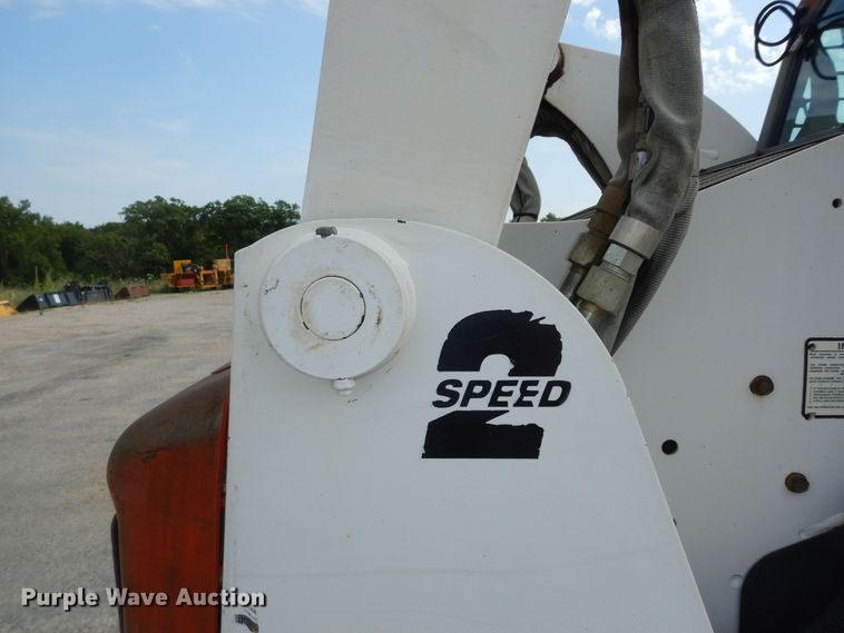 image for item DN1621 2004 Bobcat S250  skid steer loader