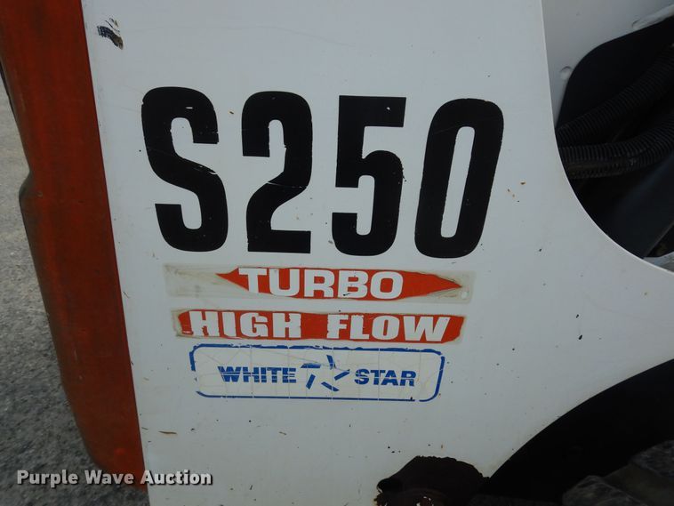 image for item DN1621 2004 Bobcat S250  skid steer loader