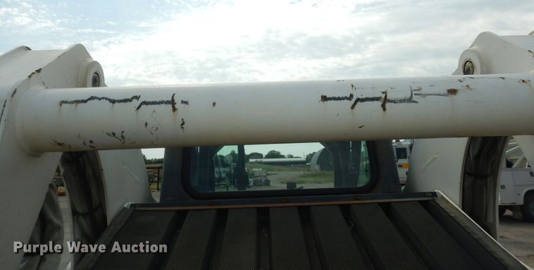 image for item DN1621 2004 Bobcat S250  skid steer loader