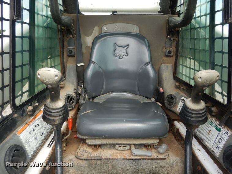 image for item DN1621 2004 Bobcat S250  skid steer loader