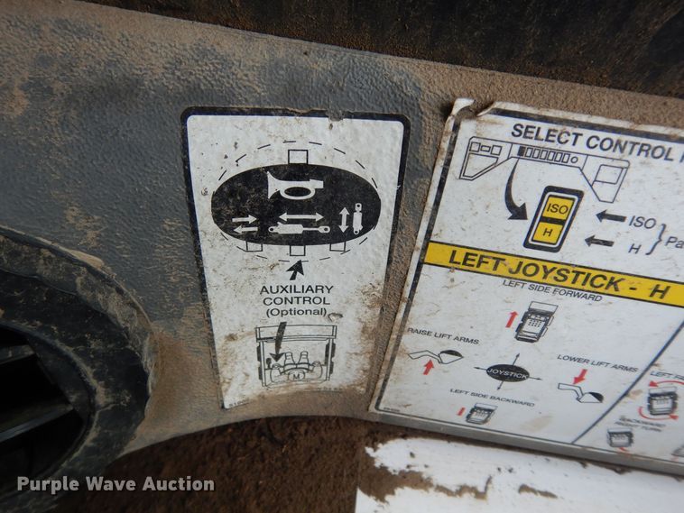 image for item DN1621 2004 Bobcat S250  skid steer loader