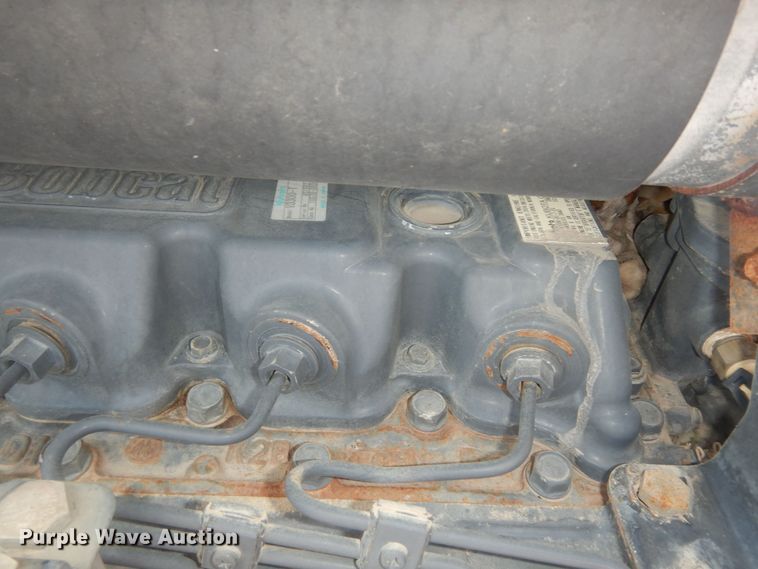 image for item DN1621 2004 Bobcat S250  skid steer loader