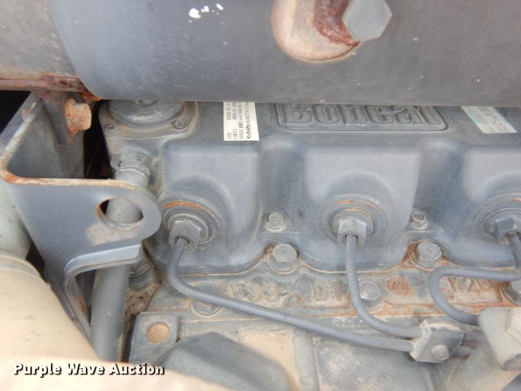 image for item DN1621 2004 Bobcat S250  skid steer loader