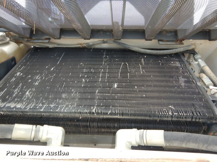 image for item DN1621 2004 Bobcat S250  skid steer loader