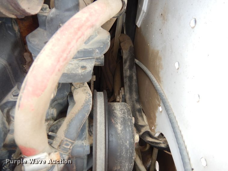 image for item DN1621 2004 Bobcat S250  skid steer loader