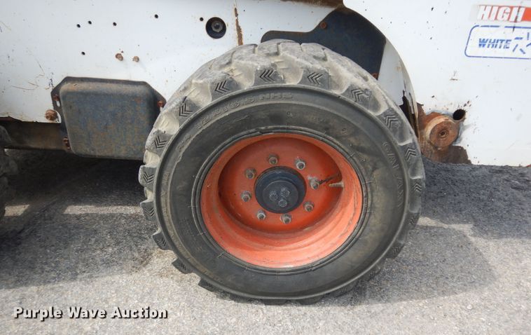 image for item DN1621 2004 Bobcat S250  skid steer loader