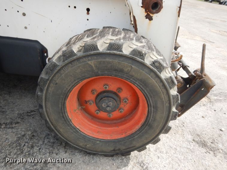 image for item DN1621 2004 Bobcat S250  skid steer loader