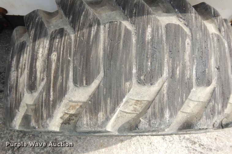 image for item DN1621 2004 Bobcat S250  skid steer loader