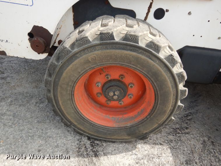 image for item DN1621 2004 Bobcat S250  skid steer loader