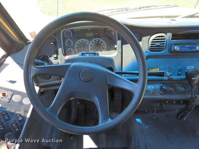 image for item DP4366 2007 Freightliner B2  school bus