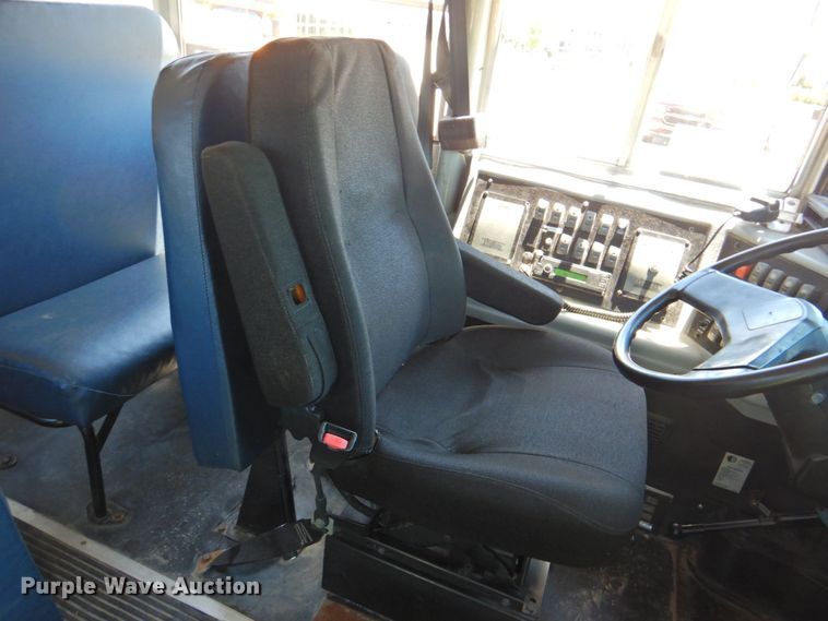 image for item DP4368 1999 International Navistar 3800  school bus